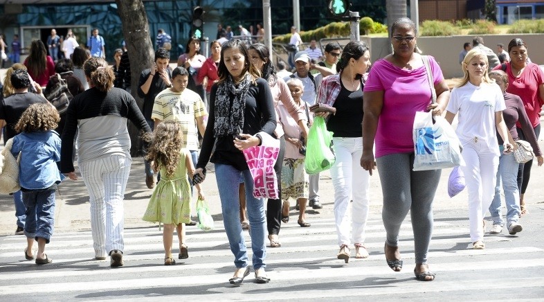 Cresce a presença de mulheres chefes de família entre os idosos no Brasil