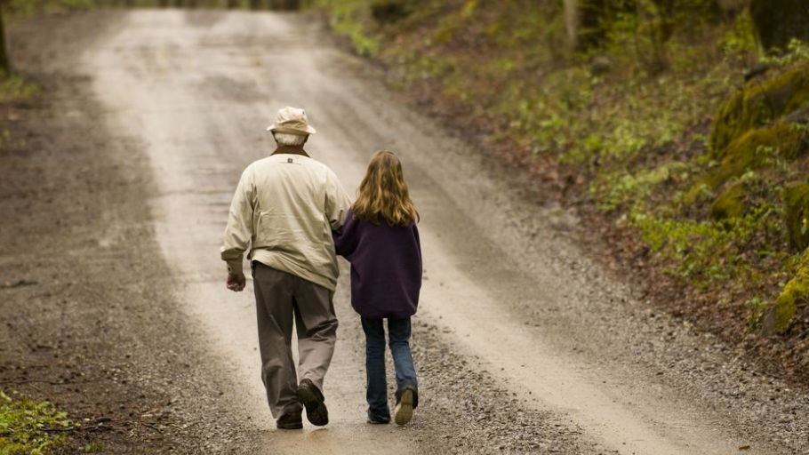 Netas cuidadoras de seus avós: uma delicada relação intergeracional
