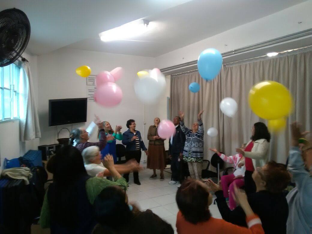 Atividades em grupo: instrumento de socialização para idosos do Grupo Vida Brasil