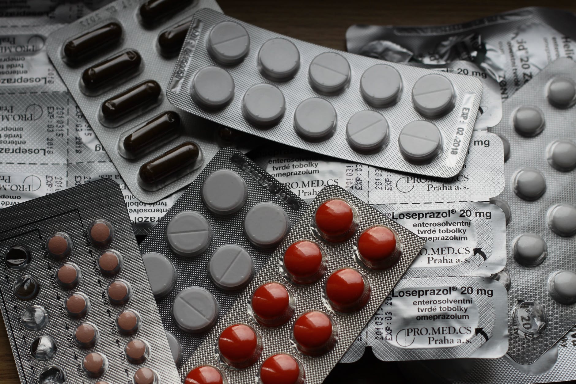 Uso de medicamentos por idosos: alerta sobre o excesso de remédios