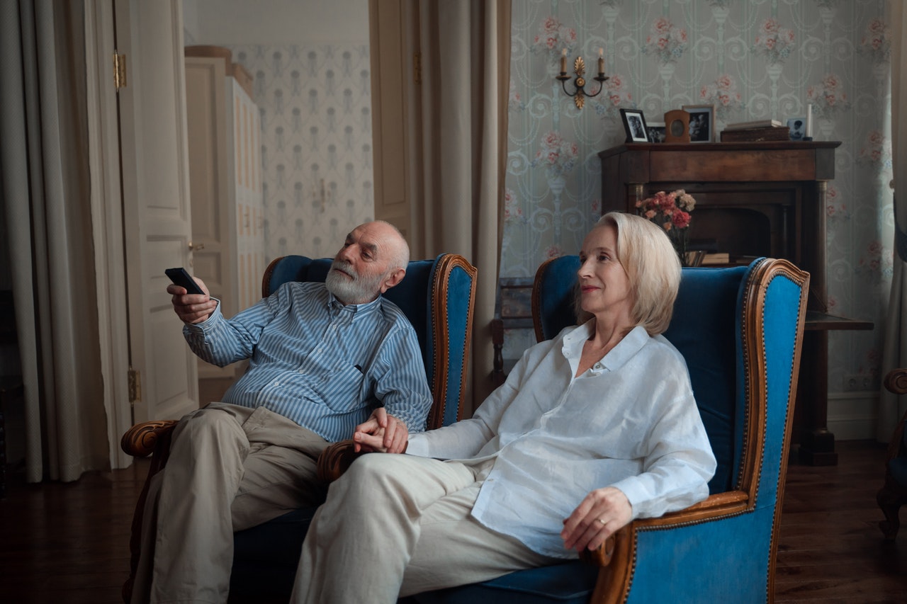 Excesso de horas na frente da TV e comportamento sedentário afetam o sono de idosos