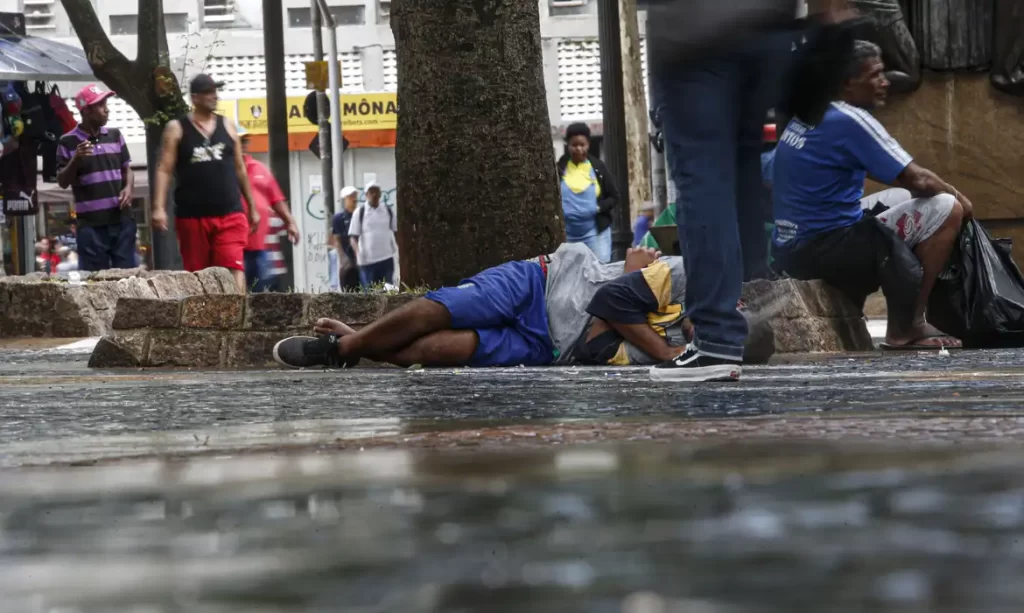 Transeuntes e moradores em situação de rua