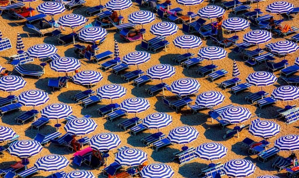 guarda sois na praia