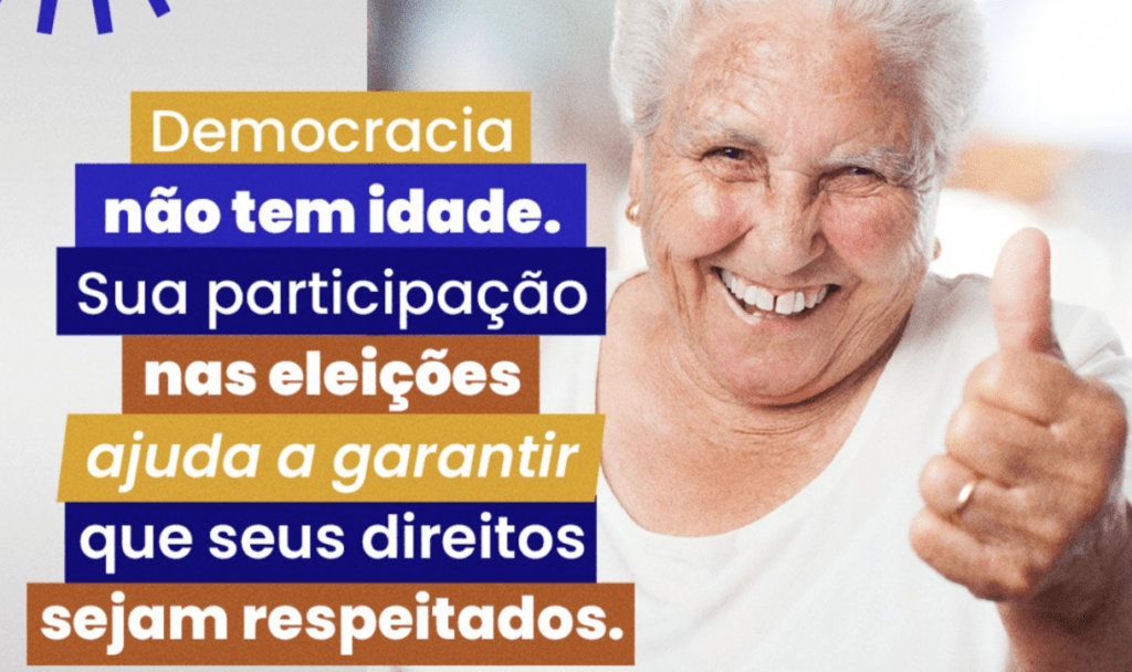 Mulher idosa, cabelos brancos, fala do voto dos 70+