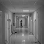 Violência institucional contra pessoas idosas: quando o cuidado falha