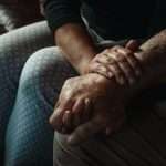 Reconhecer quem cuida: o pioneirismo da “Bolsa Cuidador Familiar” no Paraná