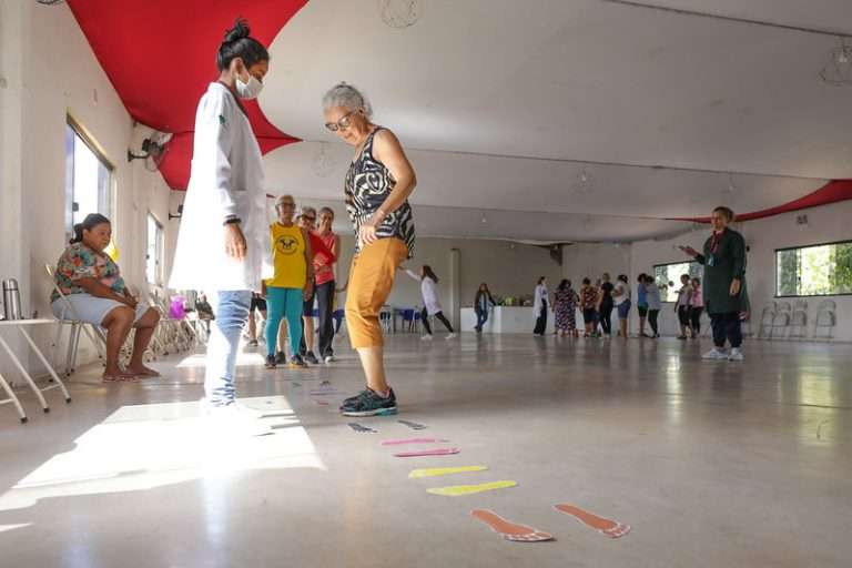 Cerca de 3,5 milhões de brasileiros com 60 + podem estar em alto risco de quedas