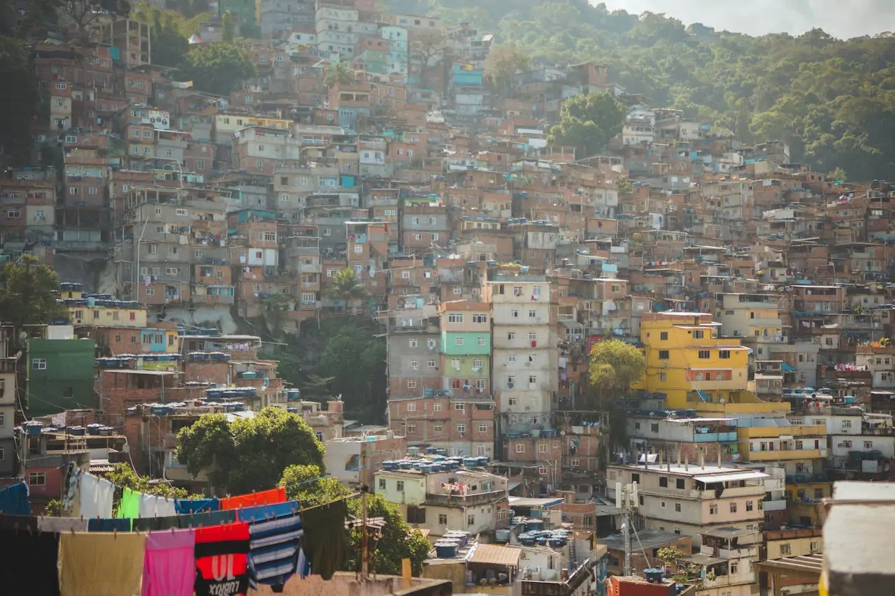 Envelhecer na favela: vozes, desafios e caminhos no Jacarezinho e Providência – Rio de Janeiro, Brasil
