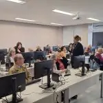 Projeto alia inclusão digital, cidadania e saúde cerebral de pessoas idosas em Porto Alegre