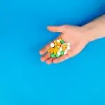 O cuidado com os medicamentos também faz parte do envelhecimento saudável