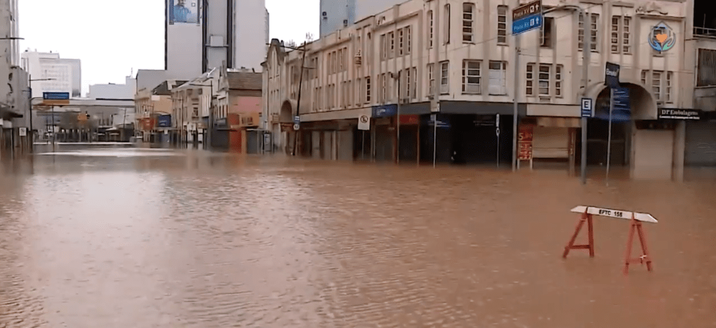 foto mostrando a enchente ocorrida em Porto Alegre