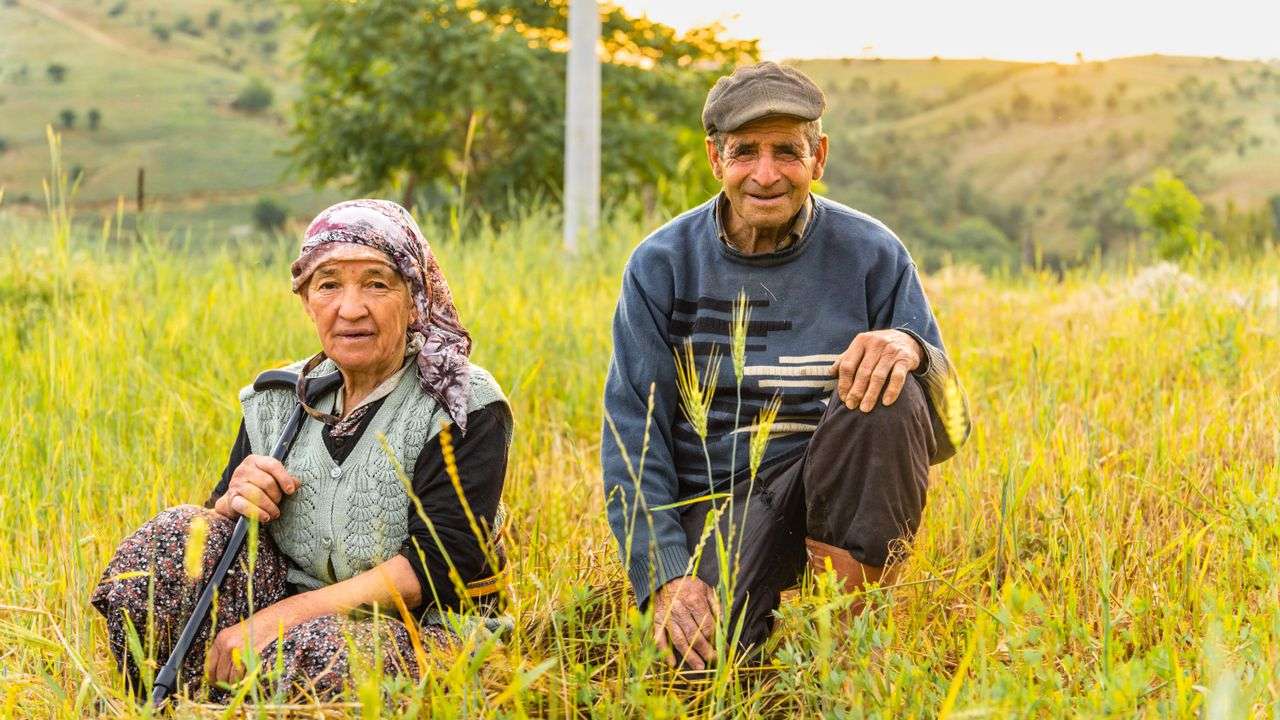 Memórias que cheiram a bolo frito: o envelhecer no campo que caminha com a terra