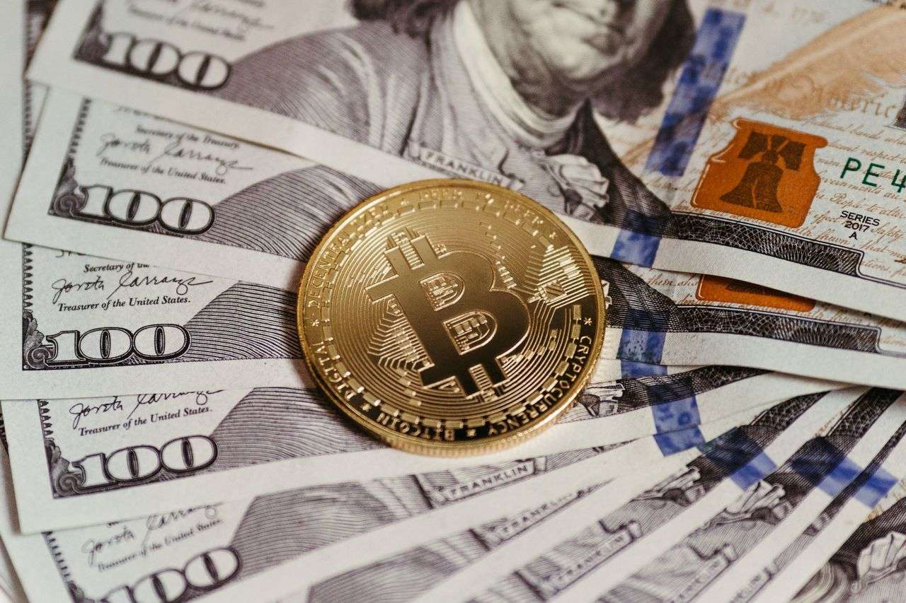 Dificuldades financeiras ao longo da vida podem influenciar o envelhecimento do cérebro?